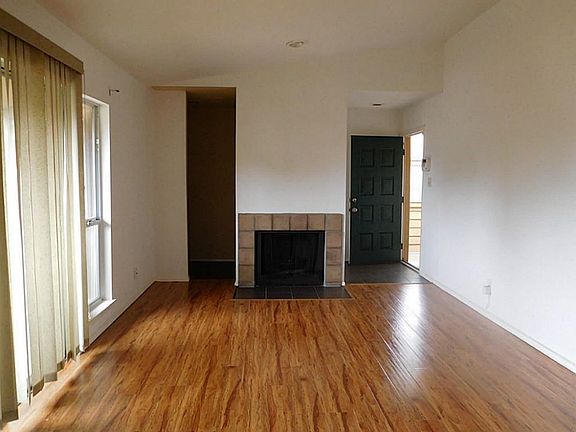 3rd image of 1915 Augusta Dr APT 24