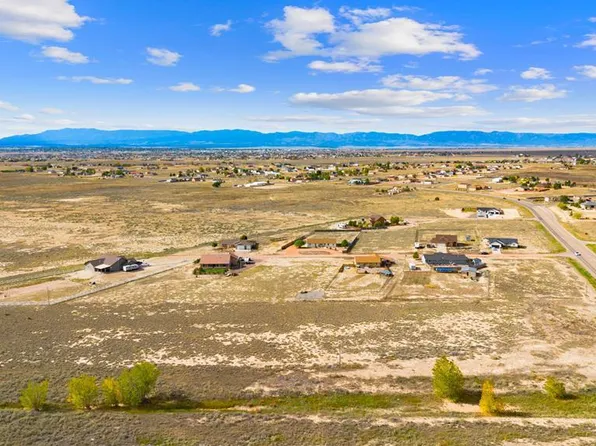1220 N Saddle Ridge Ln, Pueblo West, CO 81007