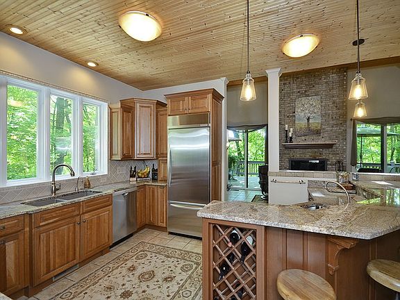 3rd image of 21 Walnut Dr