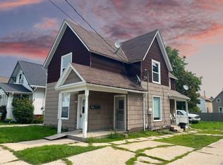 817 S 19th St #A, Manitowoc, WI 54220