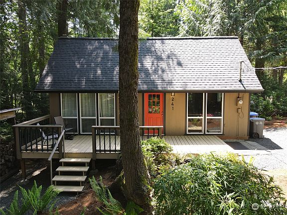 2nd image of 241 E Ashwood Lane