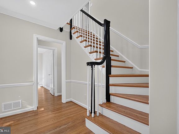 5th image of 3803 Leland St