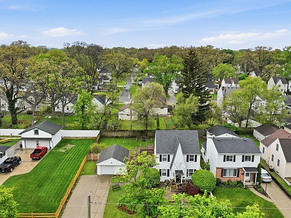 3rd image of 2703 Wyndale Rd