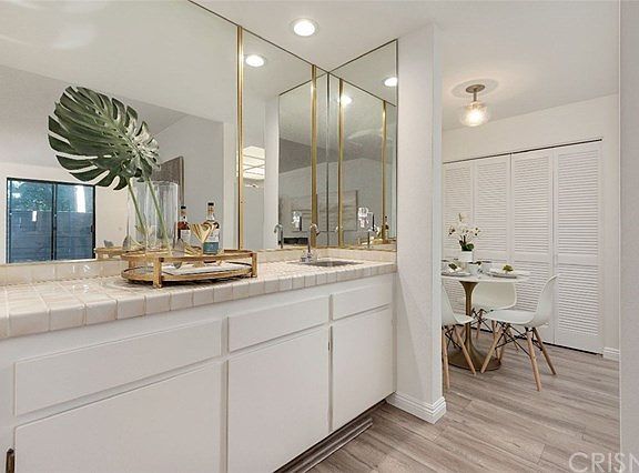 5th image of 13331 Moorpark St APT 120