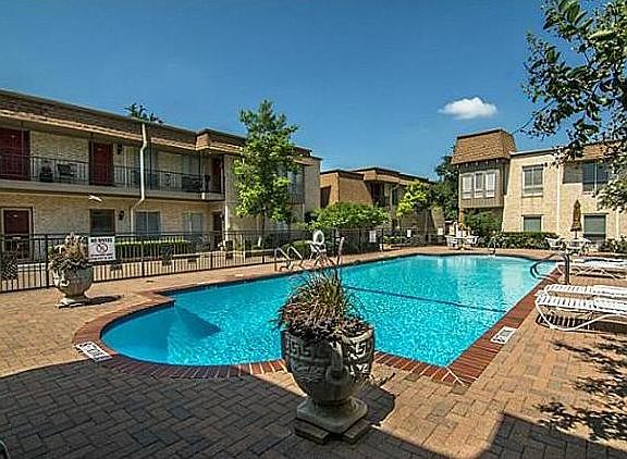 2nd image of 4320 Bellaire Dr S APT 111