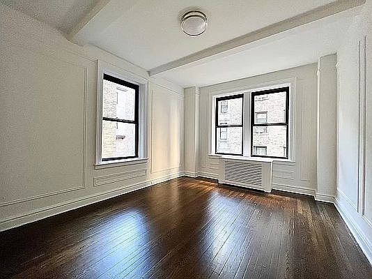 3rd image of 25 W 68th St #4H