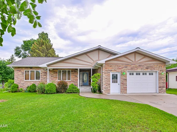 701 5th Ave SE, East Grand Forks, MN 56721