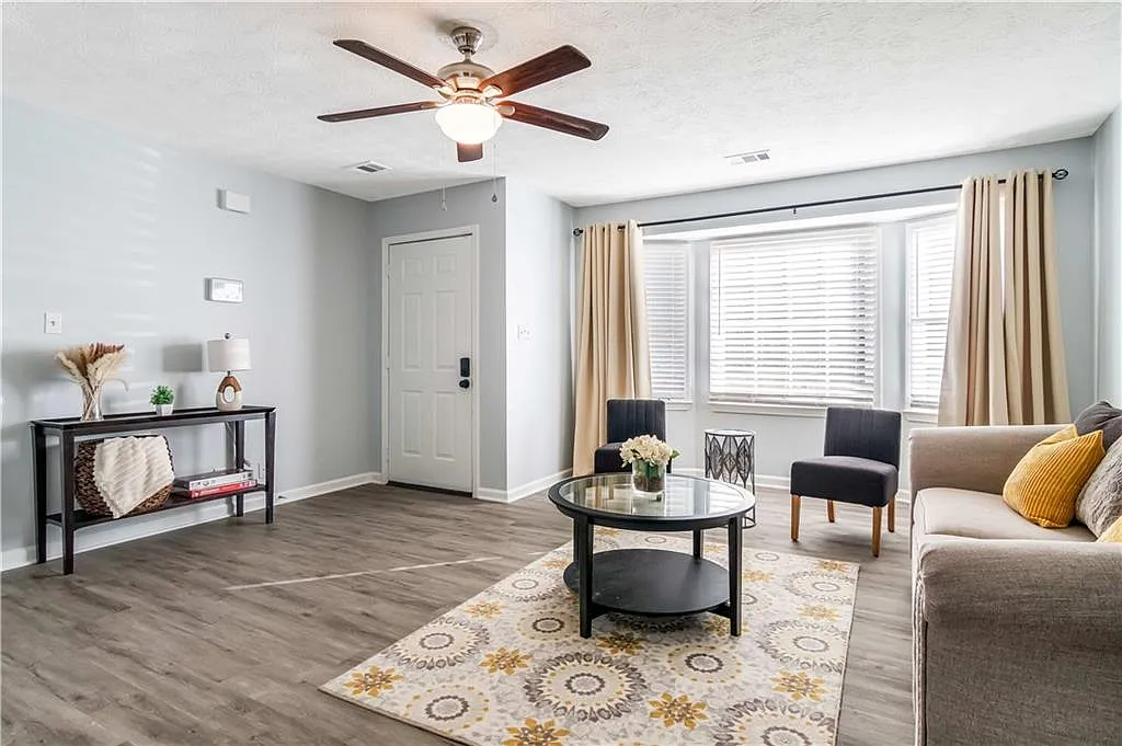 3 bed, 2.0 bath, 1650 sqft, $4,500 — Photo 1