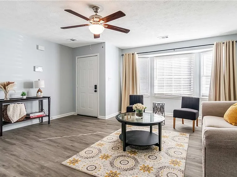 145 Mountain View Cir — Photo 1