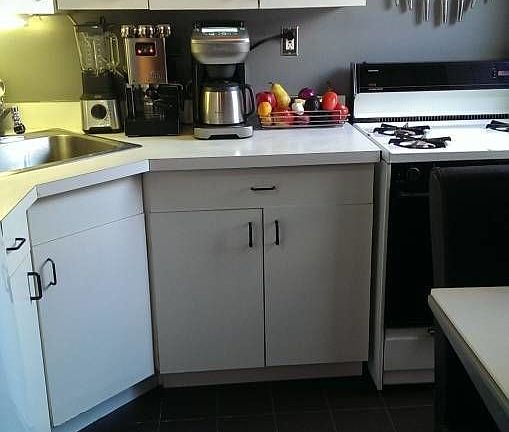 2nd image of 260 W 15th St #5