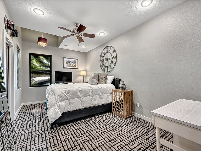 Guest bedroom #1