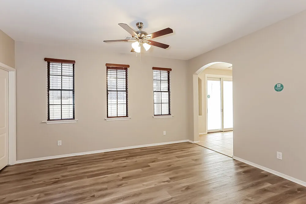 3 bed, 2.5 bath, 2274 sqft, $2,435 — Photo 4