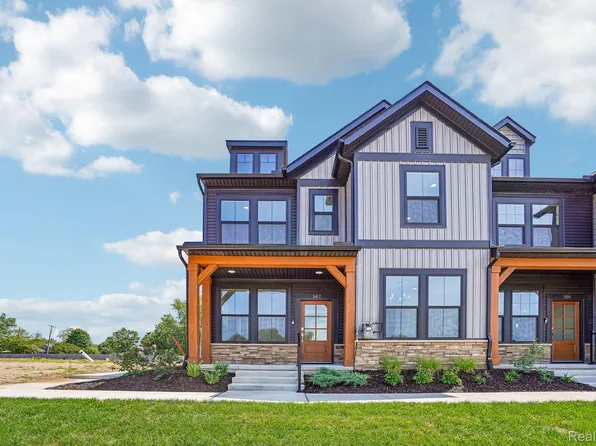 307 Lantana Dr #38, Brighton, MI 48116
