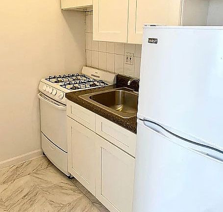 4th image of 163 Attorney St APT 2A
