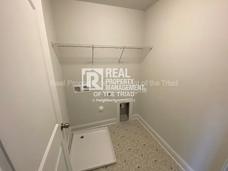 4332 Holstein Dr — Photo 14