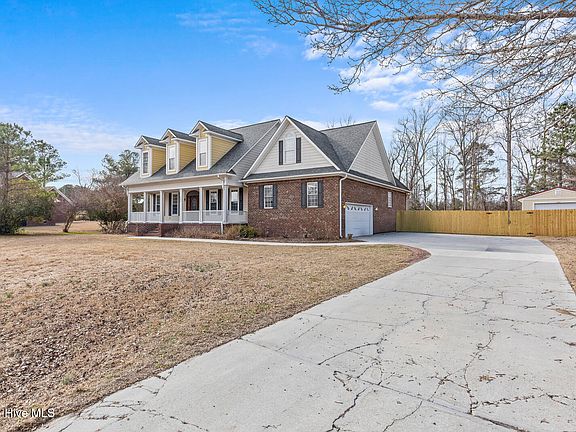 3rd image of 237 Country Squire Lane
