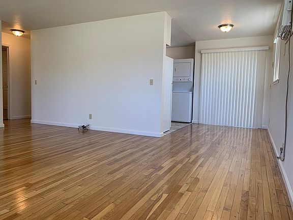 5th image of 123 W Beverly Pl APT C