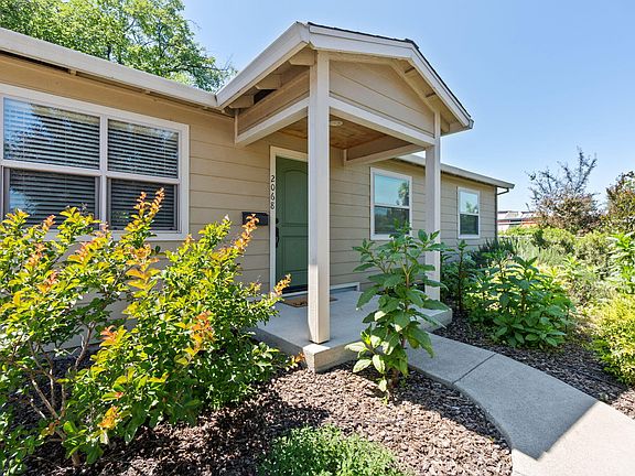 2nd image of 2068 Park Marina Dr