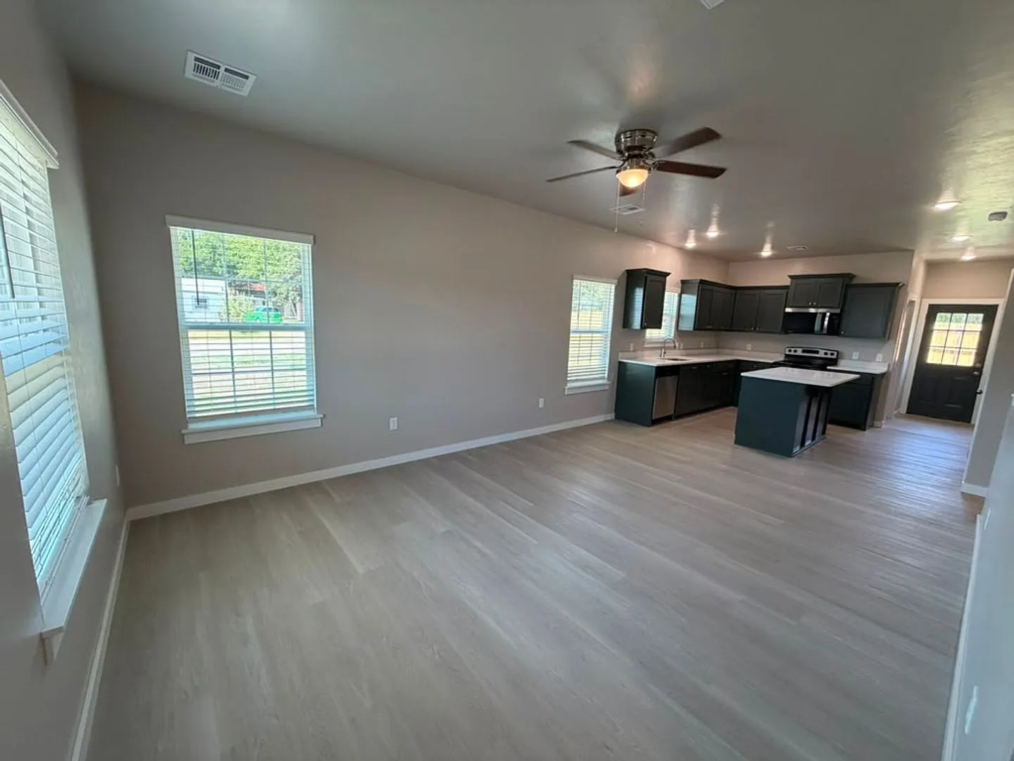 Stylish & Move-In Ready 3-Bedroom Home in Lawton — Photo 4