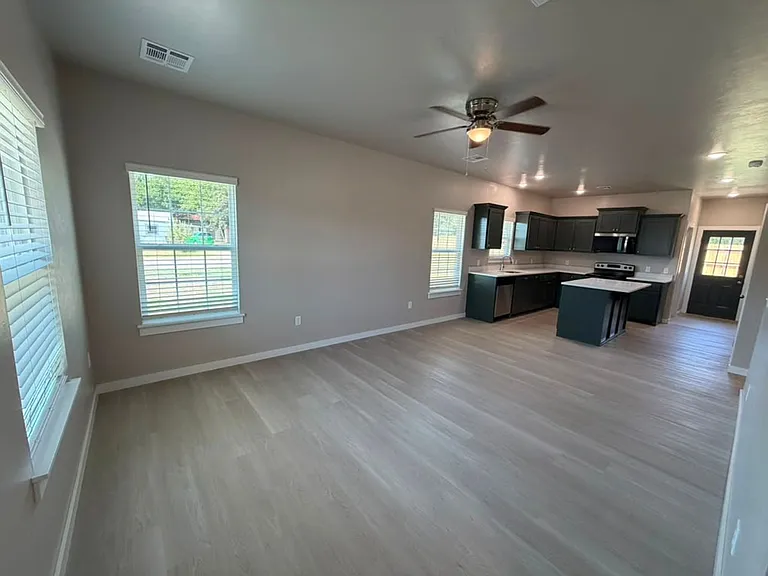 2415 SW J Ave — Photo 5