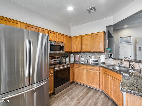 3rd image of 14333 W LEXINGTON Avenue