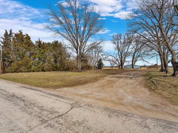 7724 Sherman Rd, Meriden, KS 66512