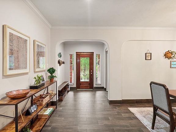 5th image of 166 Queenscliff Ct