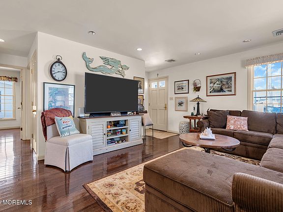 3rd image of 112 Neptune Court