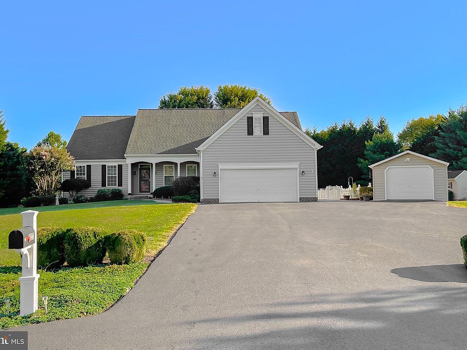 1st image of 22272 Orchard Ct