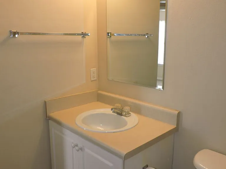 1005 Antigua Cir — Photo 15