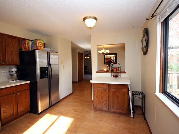 3rd image of 966 Windbourne St