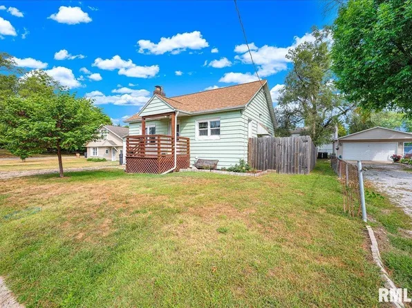 1603 Caroline St, Pekin, IL 61554