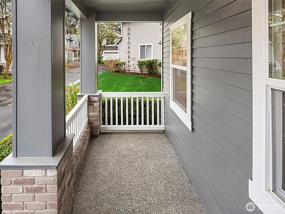 4th image of 500 Newport Way NW