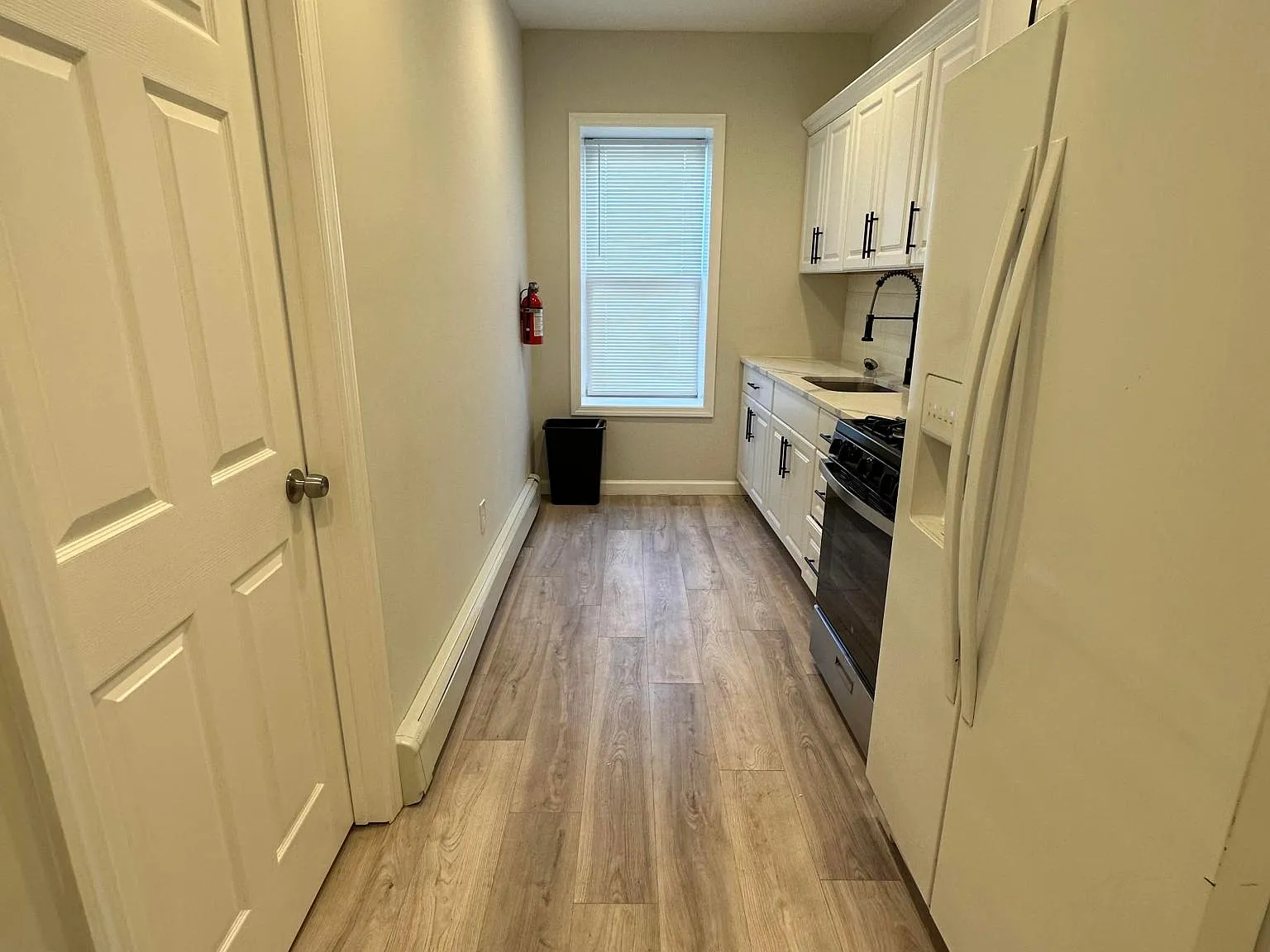 2 bed, 900 sqft, $2,000 — Photo 2