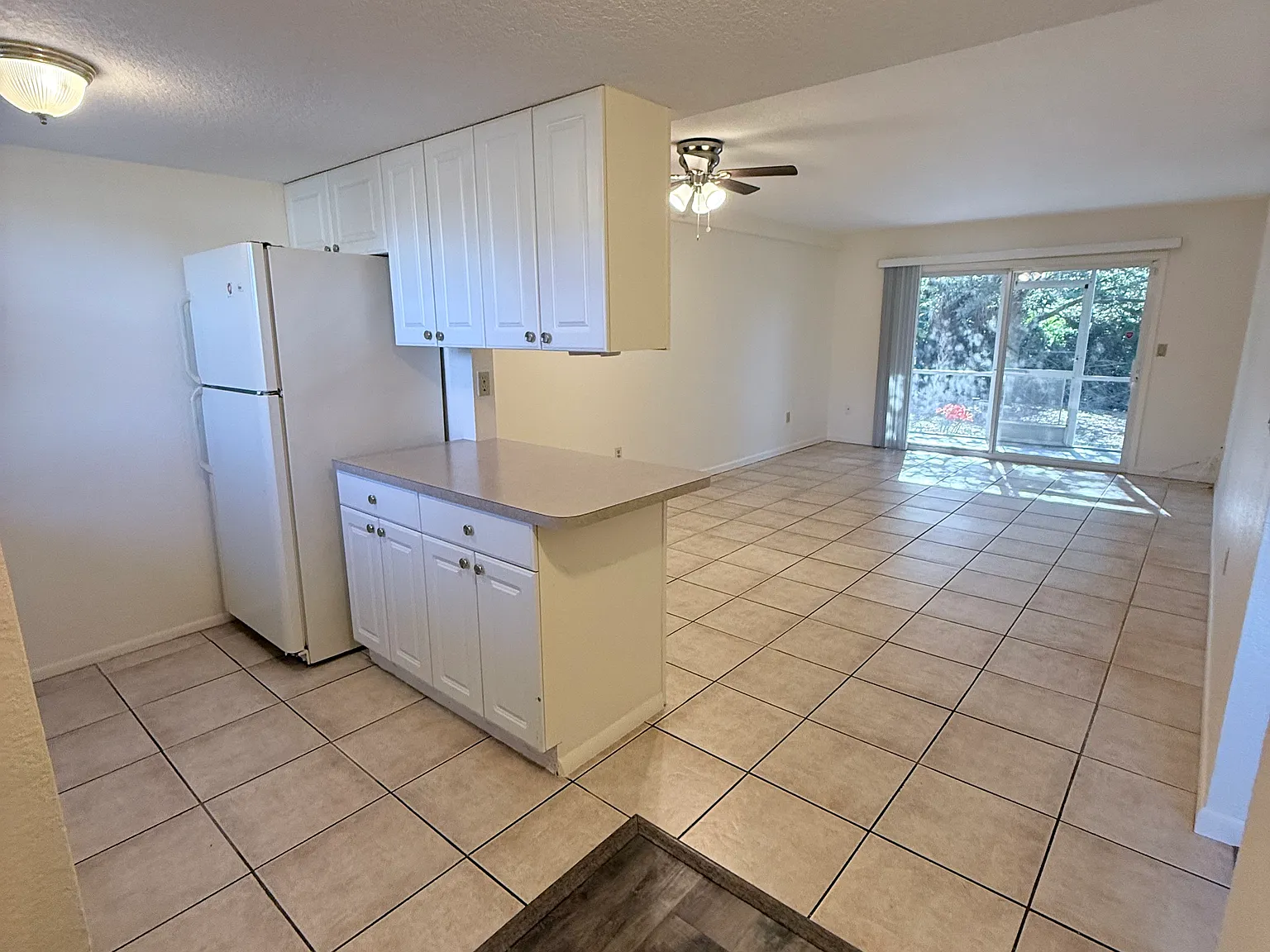2 bed, 1.0 bath, 1083 sqft, $1,300 — Photo 3