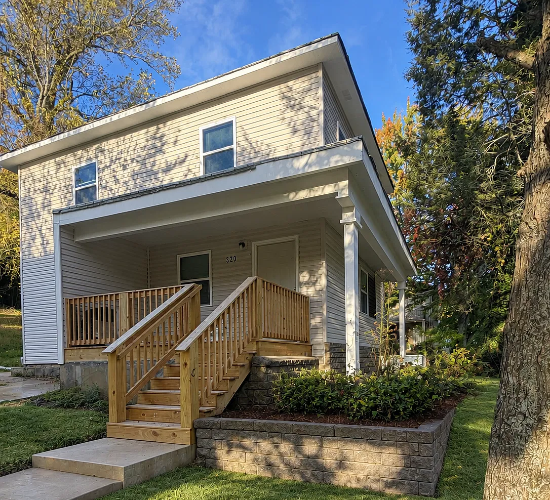 3 bed, 1.5 bath, 1242 sqft, $1,450 — Photo 1