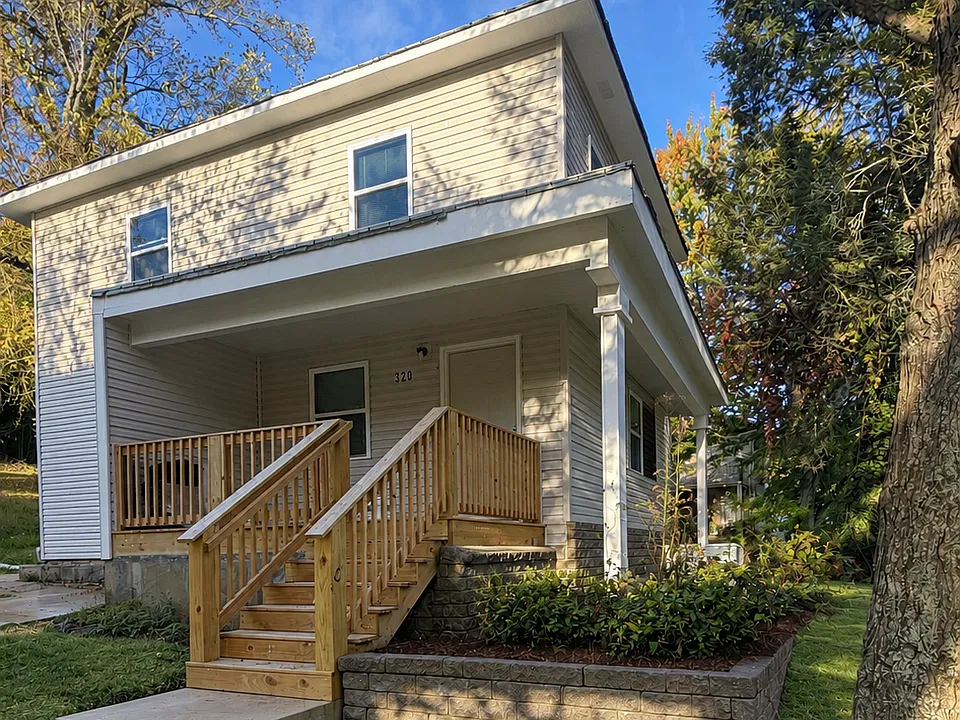 320 W Outer Dr