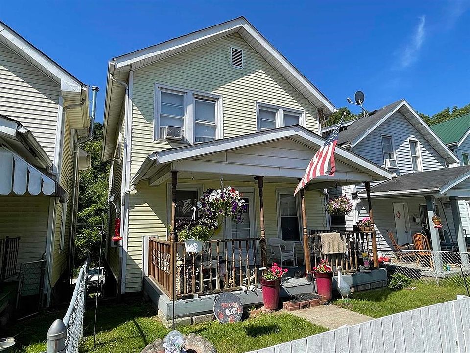 1st image of 828 Montgomery Ave