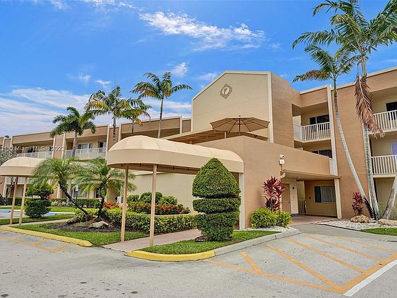 2nd image of 7372 N Devon Dr #303