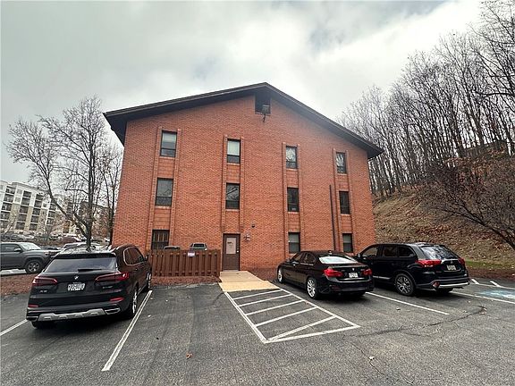 2nd image of 3202 McKnight East Dr
