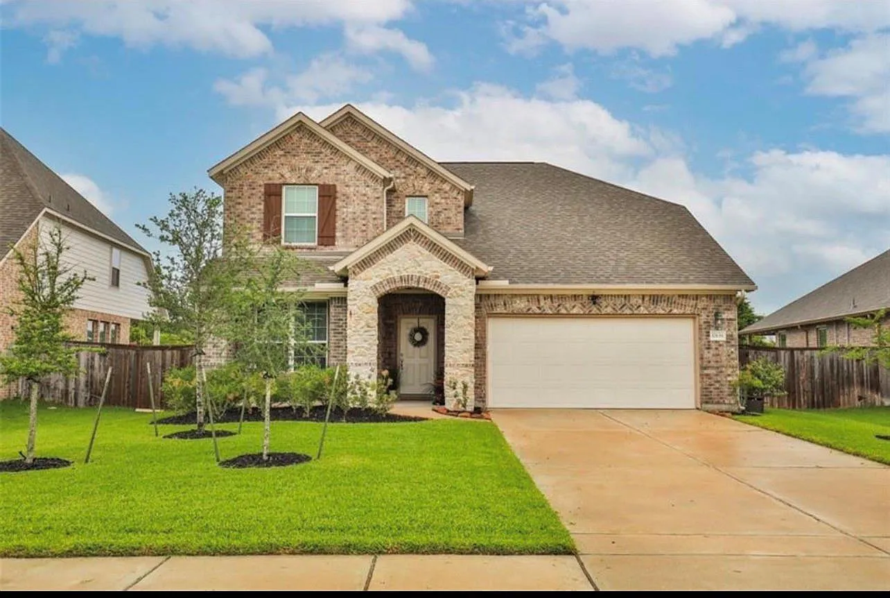 4 bed, 3.5 bath, 2866 sqft, $2,550 — Photo 1