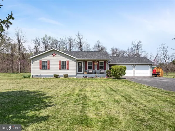 290 Heavenly Dr, Hedgesville, WV 25427