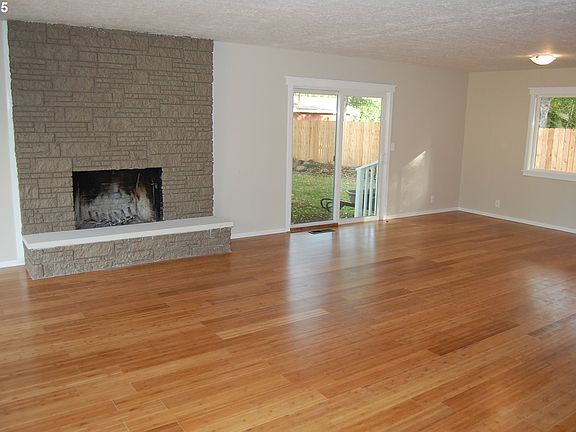 2nd image of 670 NW Connell Ave