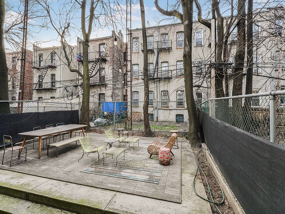 1st image of 851 Hart St APT 1R