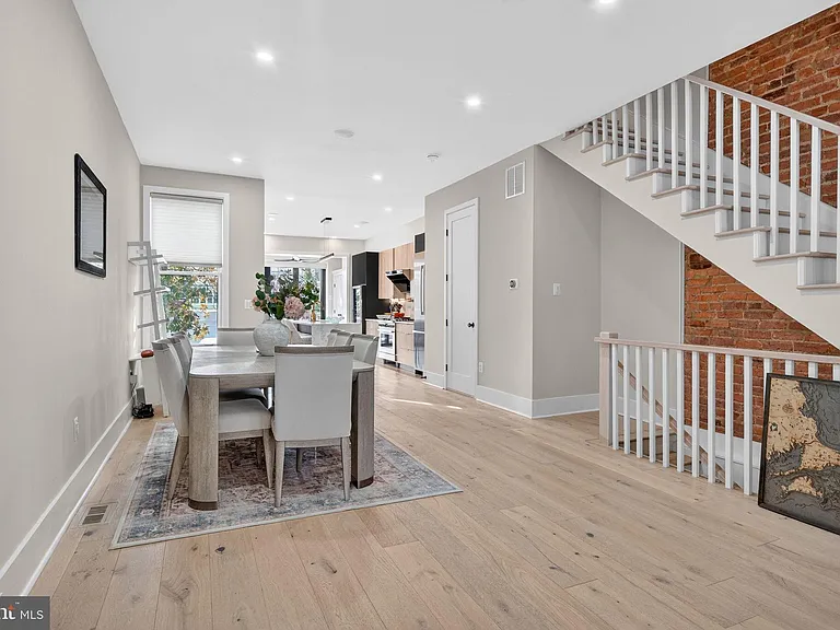 32 Adams St NW — Photo 10