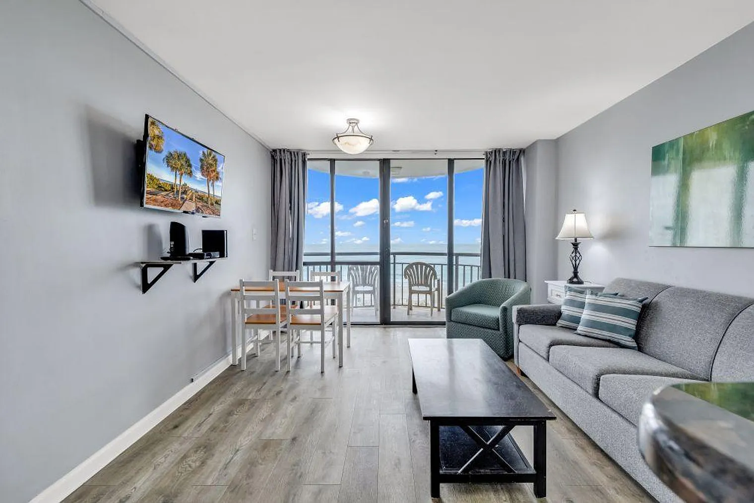1 bed, 1.0 bath, 699 sqft, $2,296 — Photo 2