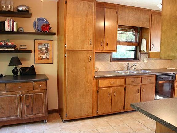 Updated Kitchen w/ lots of Upgrades