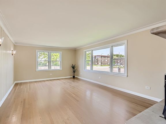 4th image of 6949 W 87th St
