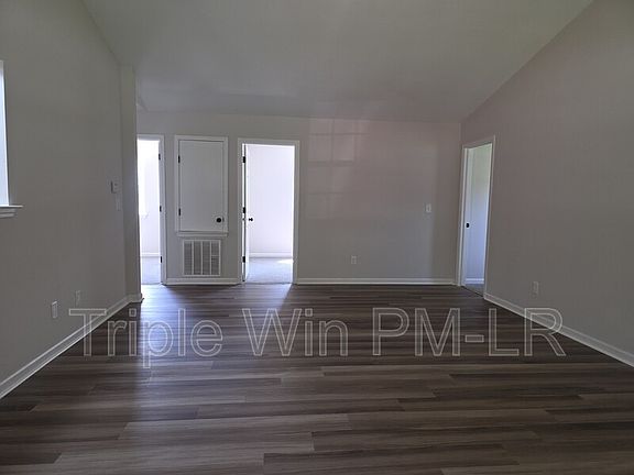 4th image of 209 Rose St