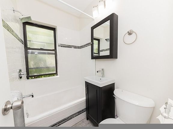 3rd image of 2129 N Dayton St #2R
